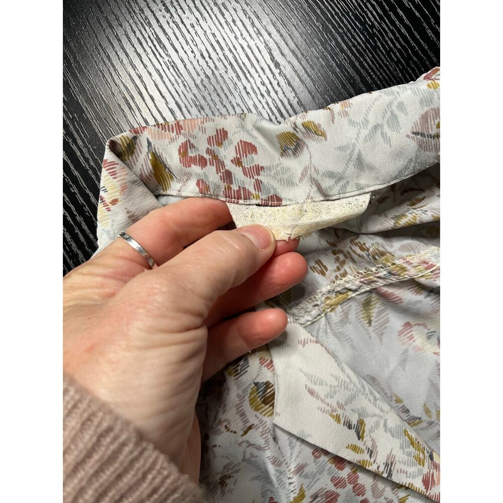 Vintage 70's Lightweight Cottage Floral Blouse in Soft Colors - Picture 7 of 7